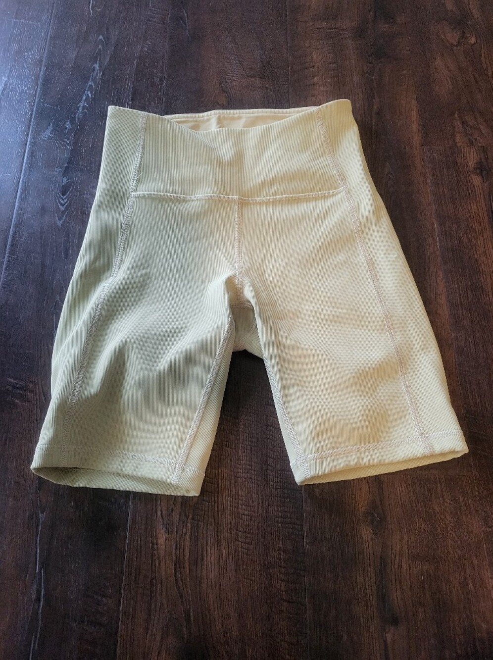 Lululemon Ribbed High Rise Biker Shorts Size 4 Pale Yellow Dewy 8 Inch Inseam